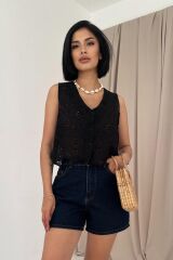 Siyah Sıfır Kol Brode Bluz