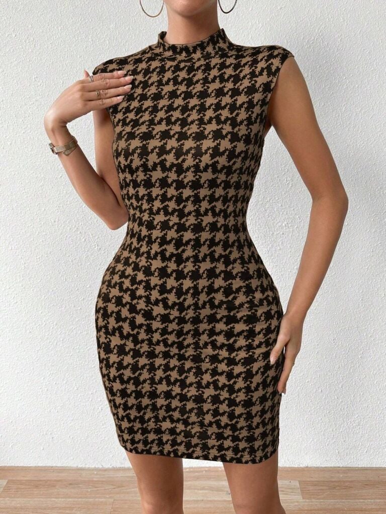 Kadın Yarı Balıkçı Yaka Kolsuz Desenli Kısa Dalgıç Elbise