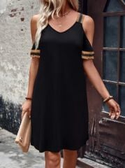 Kadın Askılı V Yakalı Omuzlardan Açık Kısa Viskon Elbise