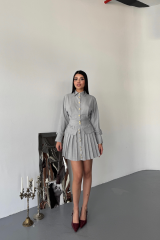 ÖNDEN GOLD DÜĞMELİ PİLELİ KISA ELBİSE - Gri