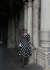 Kadın Uzun Kollu V Yakalı Beli Lastikli Puantiyeli Uzun Krep Elbise