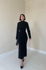 Siyah Omzu Güllü Düz Elbise