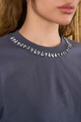 Yakası Taşlı Tshirt - Füme