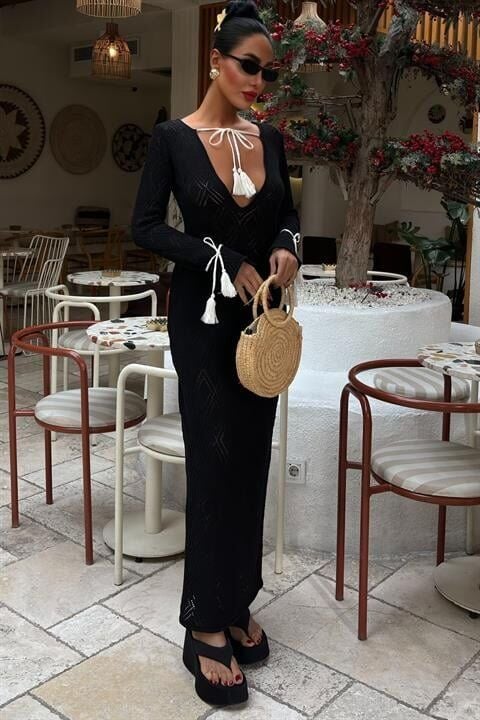 Püskül Bağcık Detaylı V Yaka Ajurlu Elbise 2850