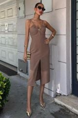 Göğsü Aksesuarlı Önü Yırtmaçlı Elbise 2899