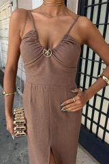 Göğsü Aksesuarlı Önü Yırtmaçlı Elbise 2899