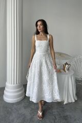 Beyaz Arkası Korse Detaylı Uzun Elbise