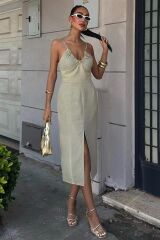 Göğsü Aksesuarlı Önü Yırtmaçlı Elbise 2899