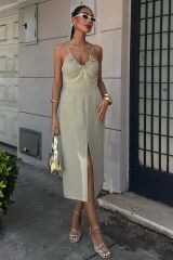 Göğsü Aksesuarlı Önü Yırtmaçlı Elbise 2899