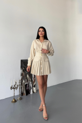 ÖNDEN GOLD DÜĞMELİ PİLELİ KISA ELBİSE - Bej