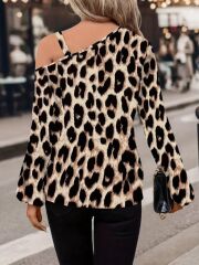 Kadın Uzun Kollu Tek Omuzu Açık Tokalı Leopar Desenli Modal Bluz