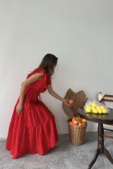 Kırmızı Fırfırlı Düğmeli Elbise