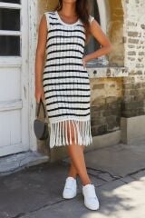 Kadın Kolsuz V Yaka Eteği Püsküllü çizgi Desen Triko Elbise