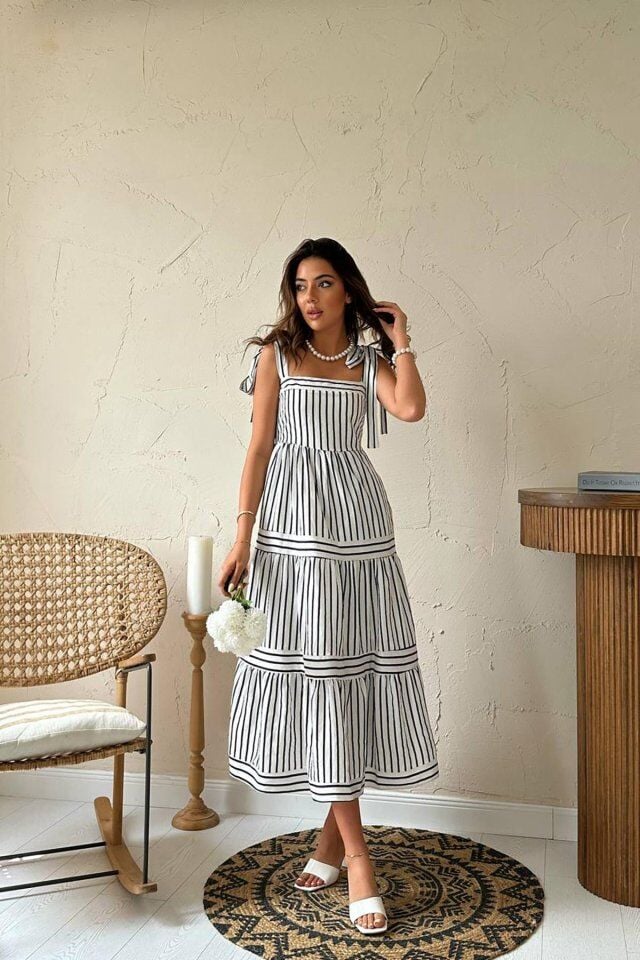 Siyah Omuzdan Bağlamalı Çizgili Elbise