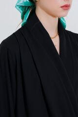 Siyah Kruvaze Yaka Dökümlü Saten Bluz 0492