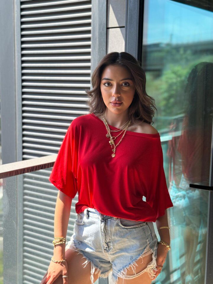 Kadın Tek Omuzu Açık Kısa Kollu Salaş Viskon Bluz