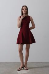 Fiyonk Detay Sıfır Kollu Mini Elbise - Bordo