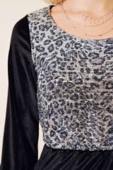 Kadın Fırsat ürünü Leopar Desen Pul Payet Işlemeli Midi Boy Kadife Kumaş Elbise