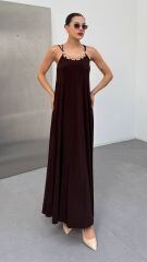 Kadın Omuz Askılı Kuş Gözü Zincir Detay Sandy Kumaş Maxi Boy Elbise