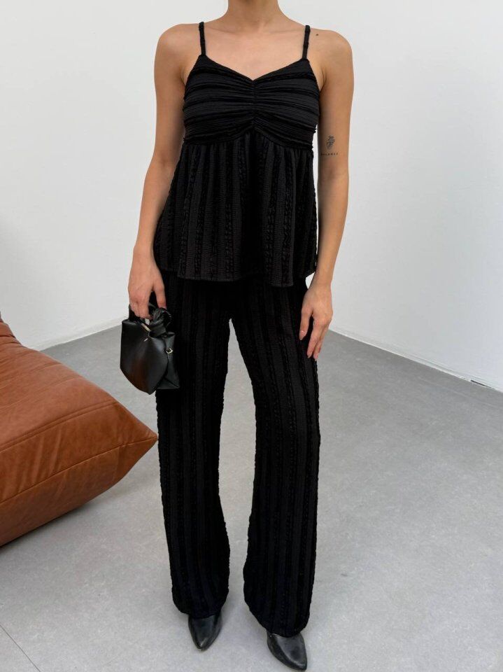 Kadın Siyah Dokulu Askılı Üst Ve Bol Paça Pantolon 2’li Takım