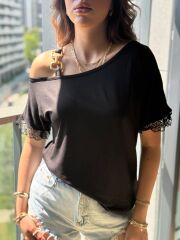 Kadın Tek Omuzu Askılı Kısa Kollu Toka Detaylı Dantelli Viskon Bluz