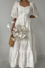 Beyaz Düğmeli Brode Elbise