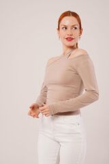 Omuz Dekolte Detaylı Krem Bluz