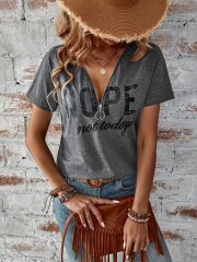 Kadın Kısa Kollu önden Fermuarlı Yazı Baskılı Viskon Bluz