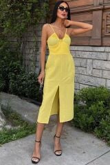 Göğsü Aksesuarlı Önü Yırtmaçlı Elbise 2899