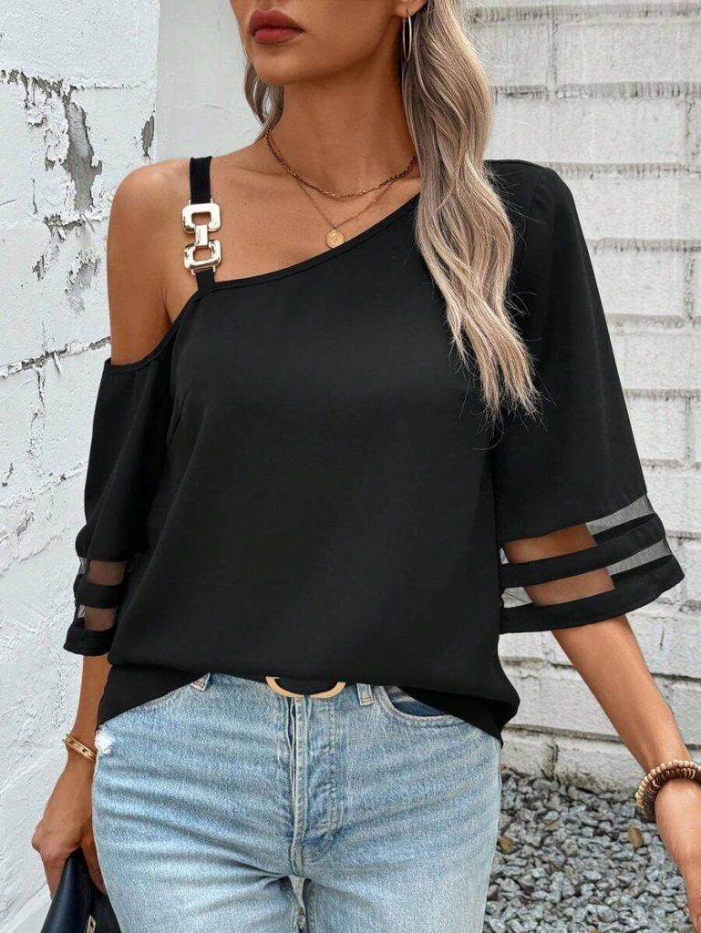 Kadın Askılı Asimetrik Kesim Kol Ve Yaka Kolda Tül Ve Aksesuar Detaylı Janjan Krep Bluz
