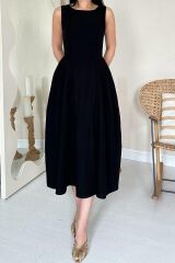 Siyah Yanları Büzgülü Midi Boy Keten Elbise