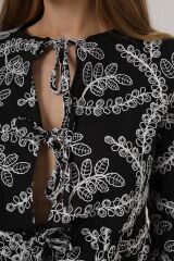 Fiyonk Bağlamalı Brode Bluz - Siyah