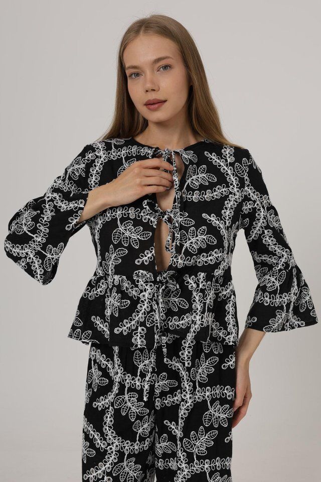 Fiyonk Bağlamalı Brode Bluz - Siyah