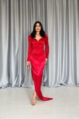 Kırmızı Göğsü Kuplu Yırtmaçlı Elbise