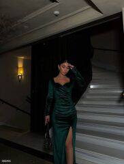 Kadın Kadife Kumaş Kalp Yaka Yırtmaç Detaylı Maxi Boy Elbise