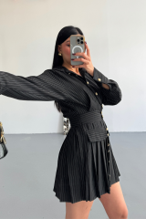 ÖNDEN GOLD DÜĞMELİ PİLELİ KISA ELBİSE - Siyah