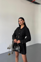 ÖNDEN GOLD DÜĞMELİ PİLELİ KISA ELBİSE - Siyah