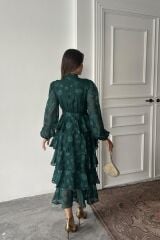 Zümrüt Valonlu Şeritli Kat Kat Elbise