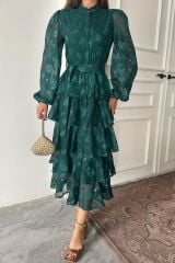 Zümrüt Valonlu Şeritli Kat Kat Elbise