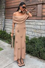 Eteği Gül Detay Madonna Yaka Elbise 2863