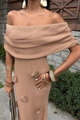 Eteği Gül Detay Madonna Yaka Elbise 2863